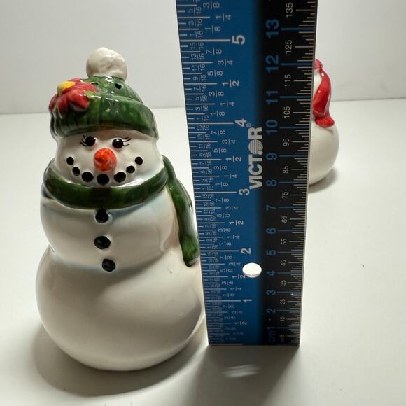 The Snowmen Pair Ceramic Novelty Collectible Salt & Pepper Shakers Original 2006 - Picture 10 of 12